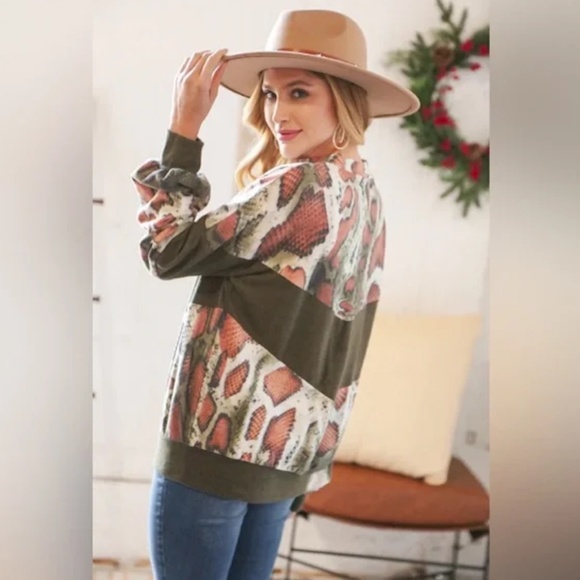 "The Kavi" Olive Snake Skin Chevron Top - Picture 3 of 3